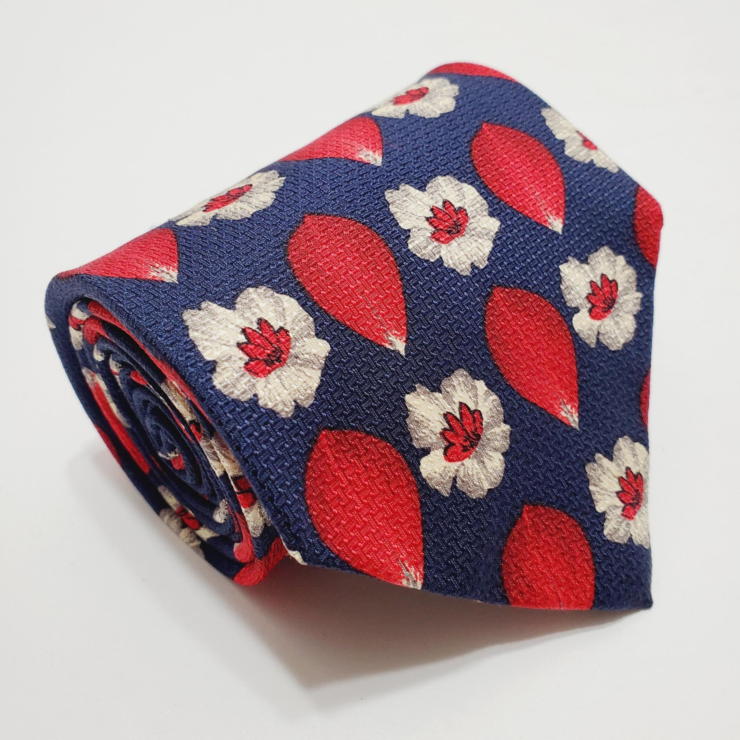 Regatta Necktie 
Red & White Floral Pattern 
Men's Silk Neck Tie 
56x4"