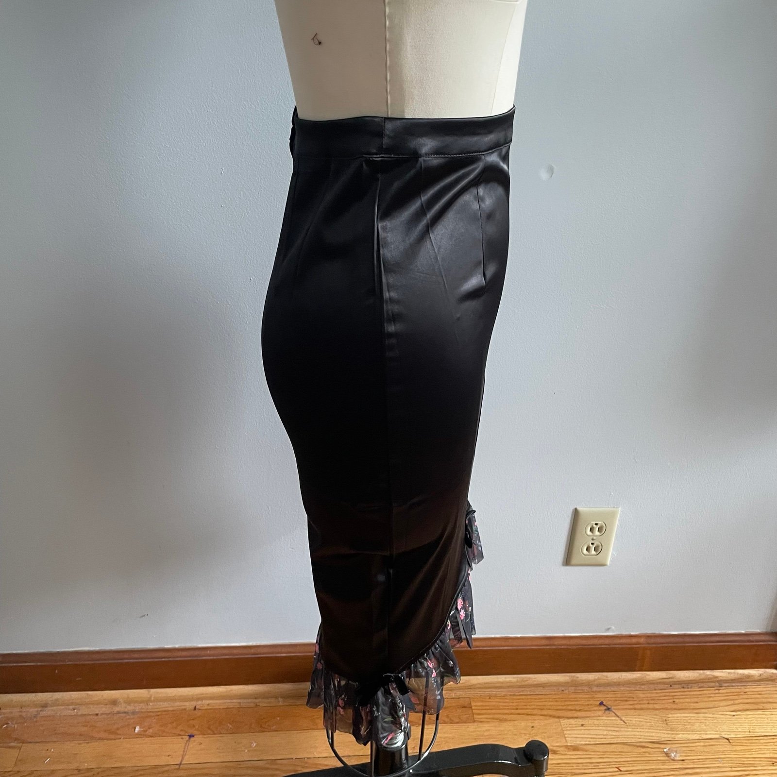 Unique Vintage X Betty BoopBlack Satin Hi/Low Pencil Skirt