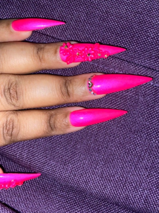Neon pink press on nails