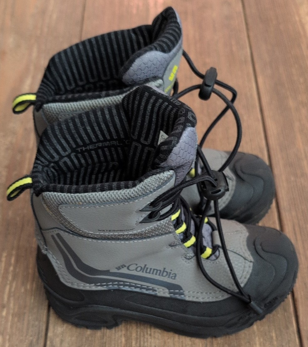 Columbia boys size 1 winter boots in grey/black/green
