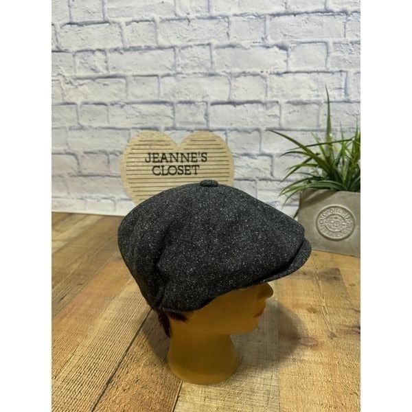 Baskerville hat company gray hat Size medium Excellent pre owned condition Pl