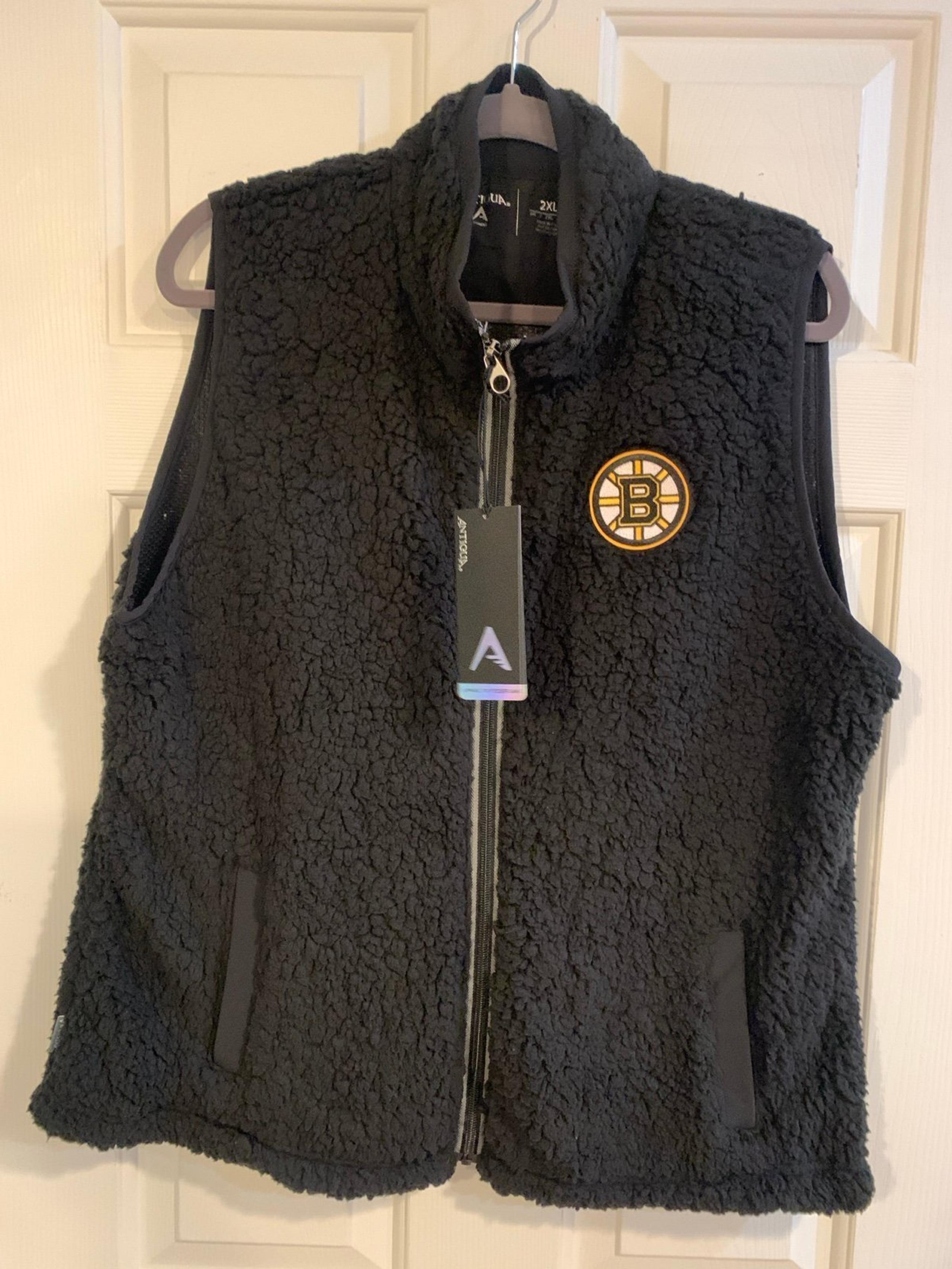 NWT women’s Boston Bruins Sherpa like zip up vest XXL.