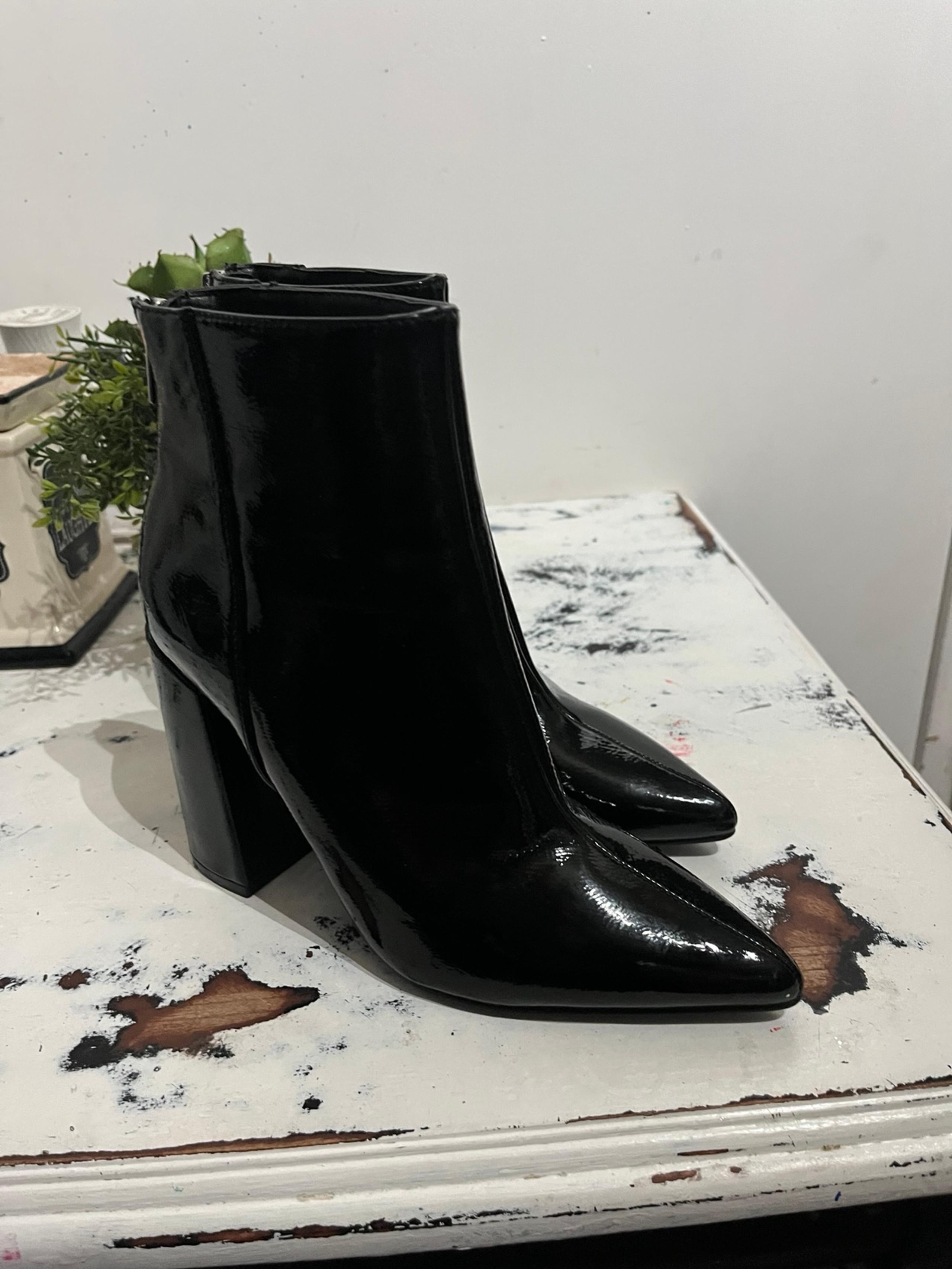 Forever 21 black booties like new size 5.5