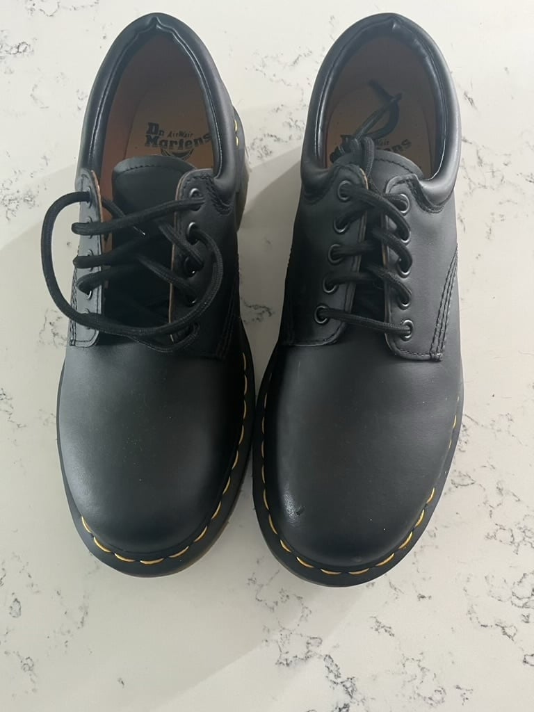 BRAND NEW LOW TOP 1451 DOC MARTENS SMOOTH
