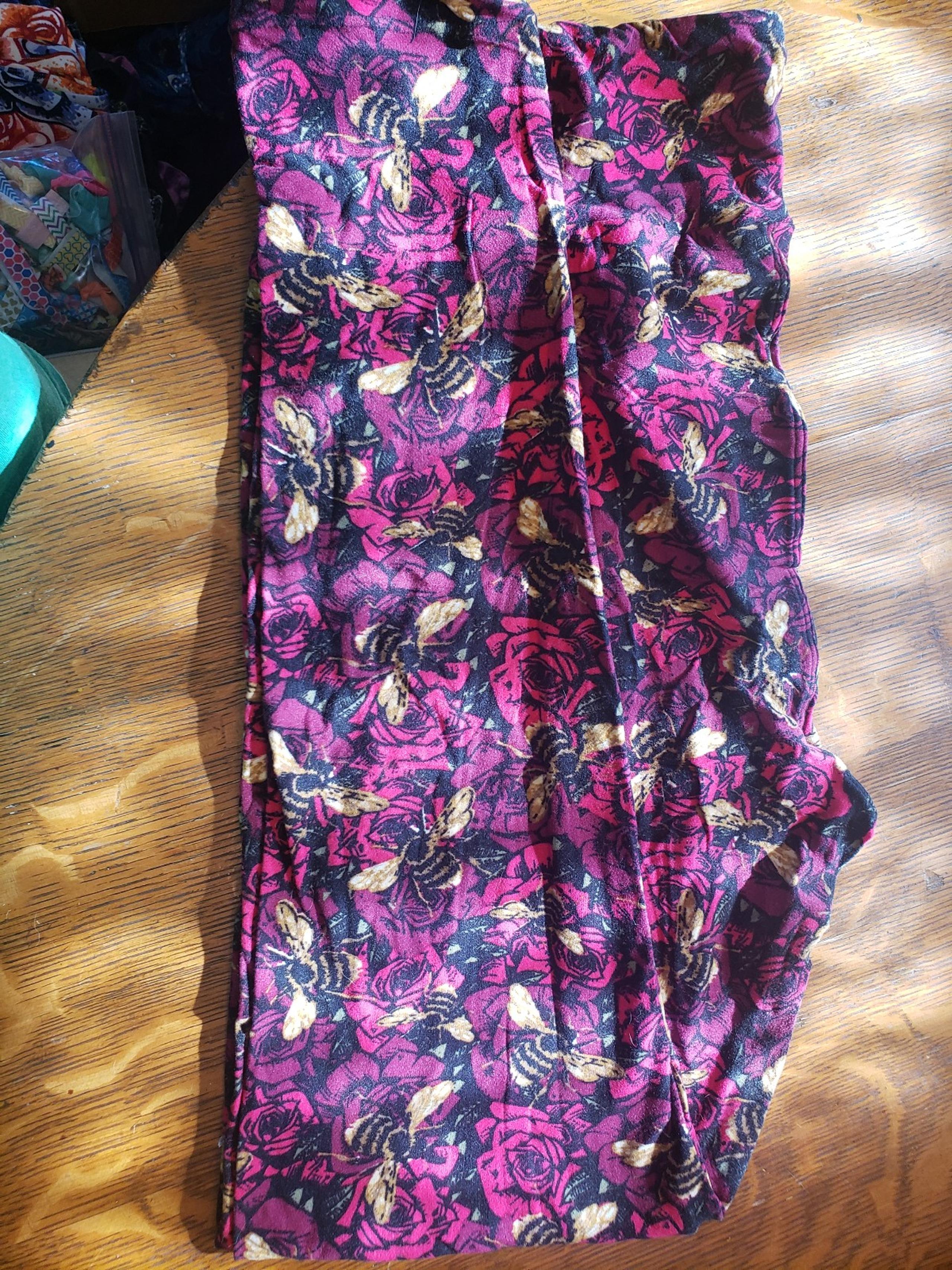 LulaRoe Tall & Curvy Leggings