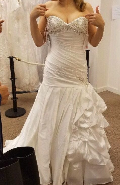 Brand new wedding dress (never worn)