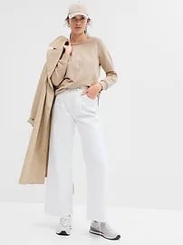 NWT Gap Logo Sweatshirt COLOR SAND KHAKI SIZE MEDIUM FIT & SIZING Straight, ea