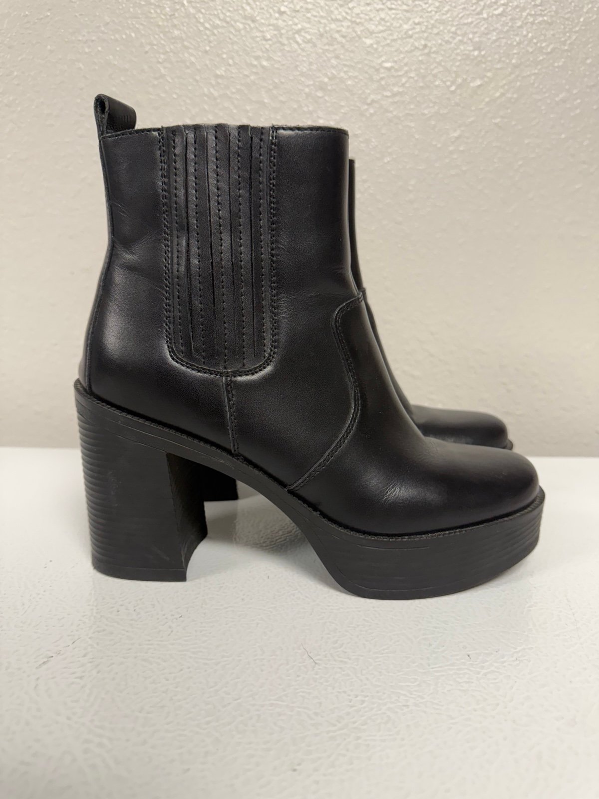新品 House of Harlow 1960 ショートブーツ