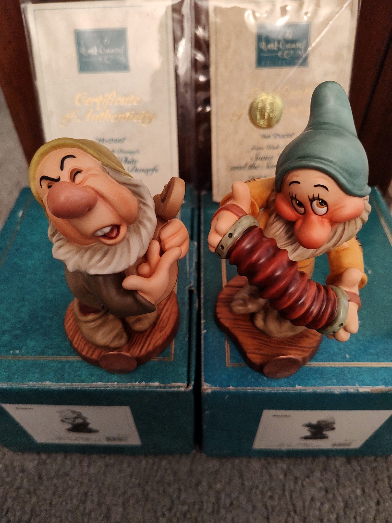 LOT OF 2-WDCC- AH-CHOO -41073 AND AW SHUCKS #41069 SNOW WHITE - SNEEZY-BASHFUL