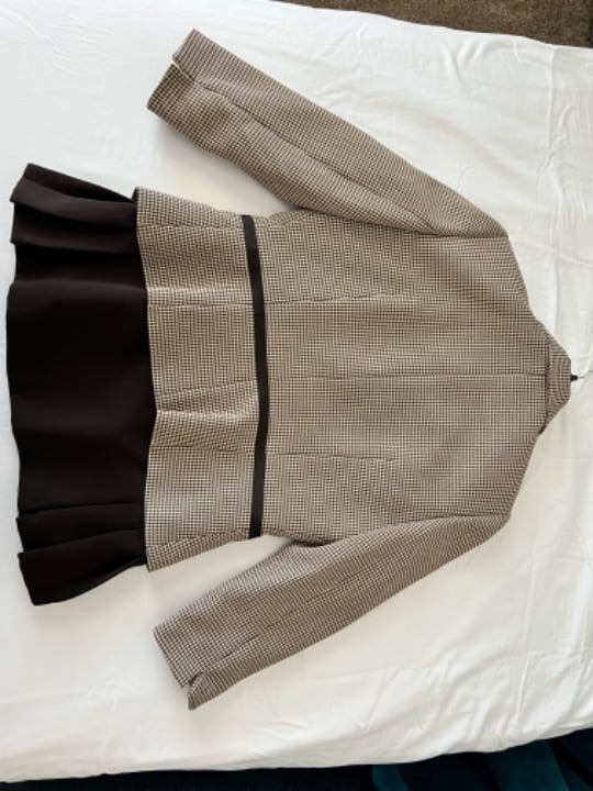 Like new skirt suit for the office/business/work/interview