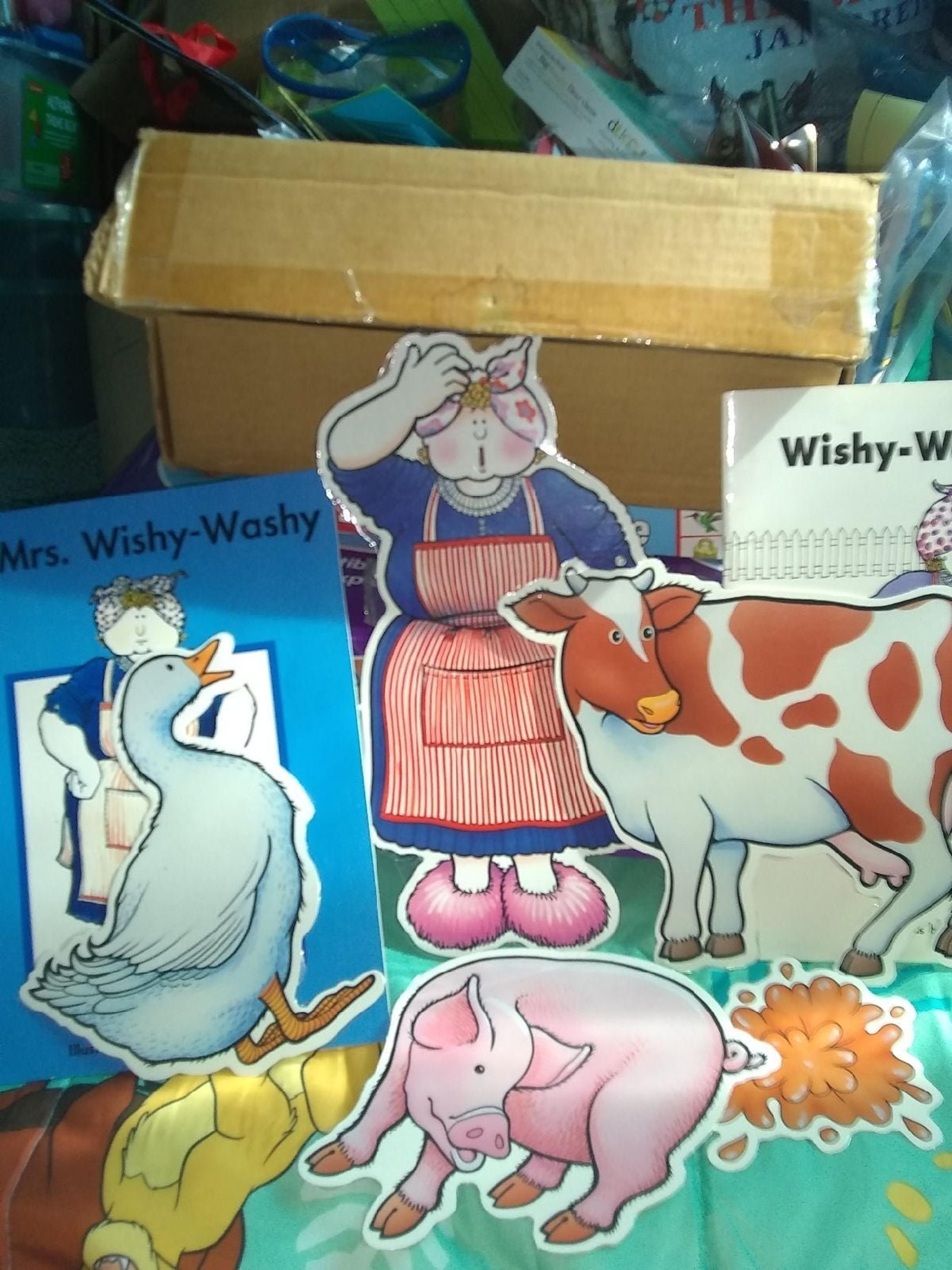 Mrs Wishy Washy Jumbo Puppets & Books