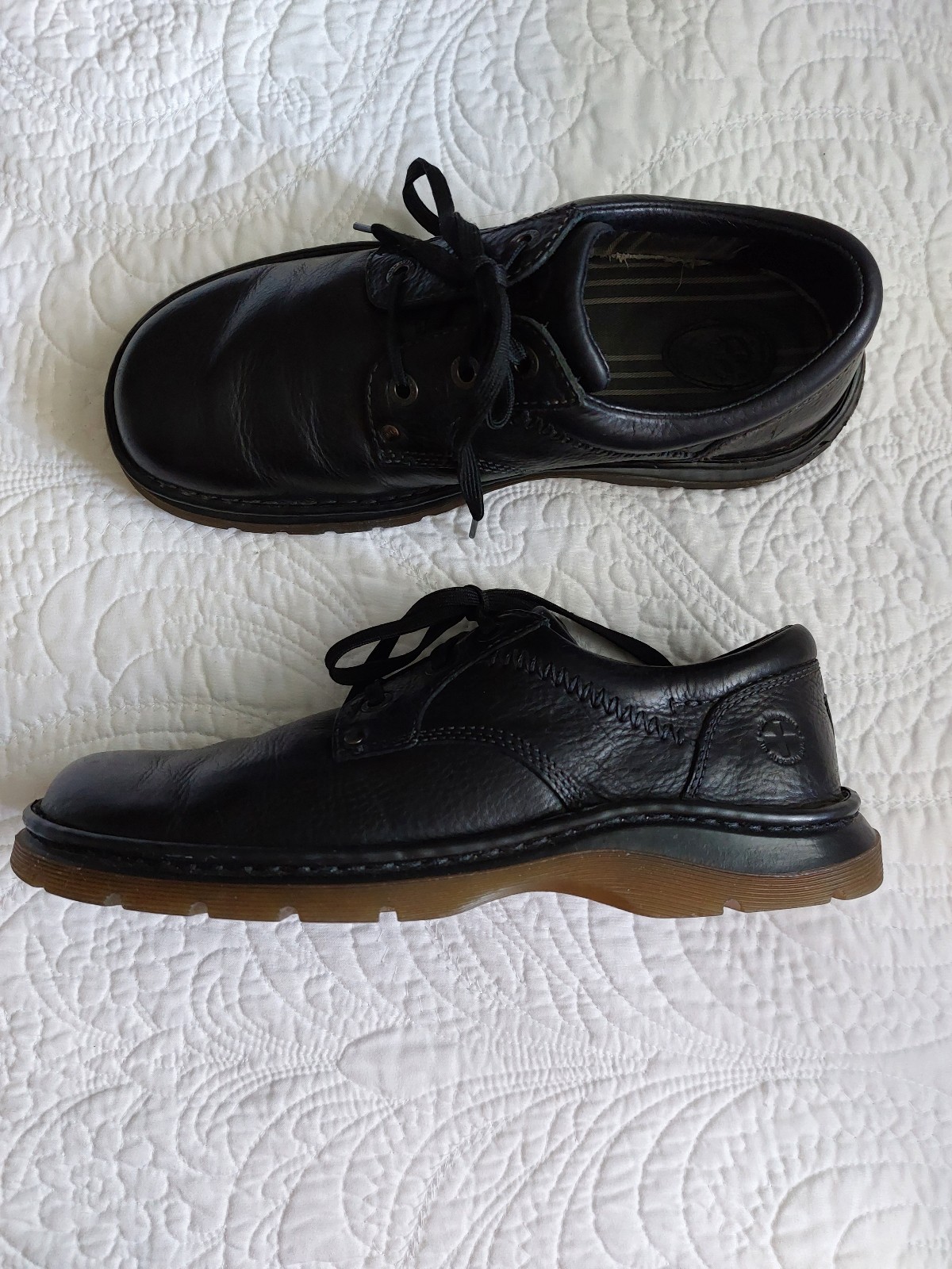 DR MARTENS LEATHER LACE UP SHOES