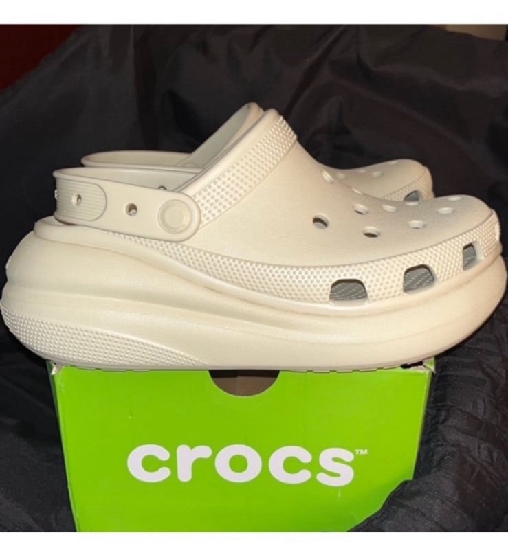 CROCS MEGA CRUSH UNISEX PLATFORM CLOGS SIZE WOMEN’S 8 / MEN’S 6 NEW!!