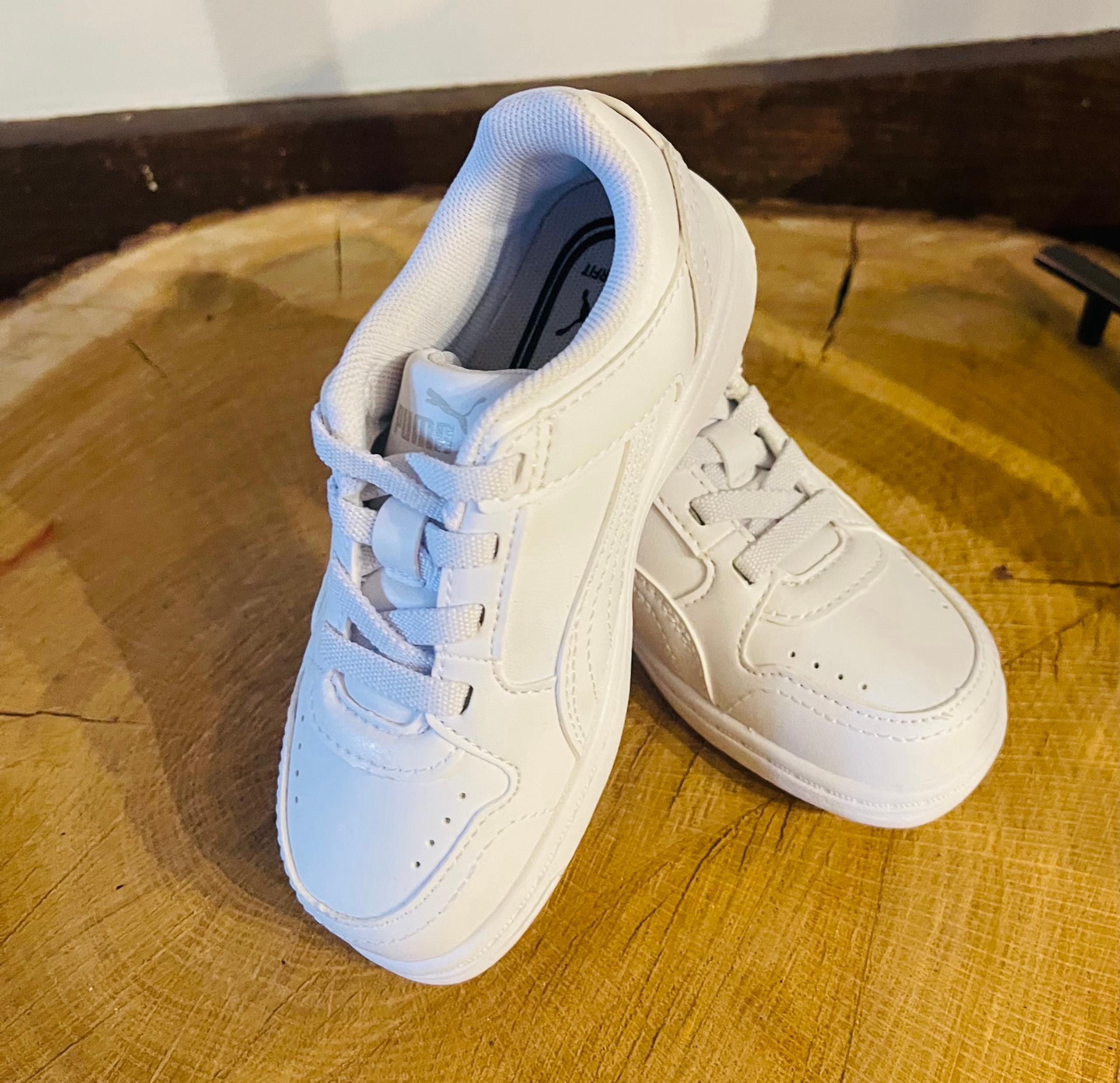 Puma toddler girls size 9C white tennis shoes EUC