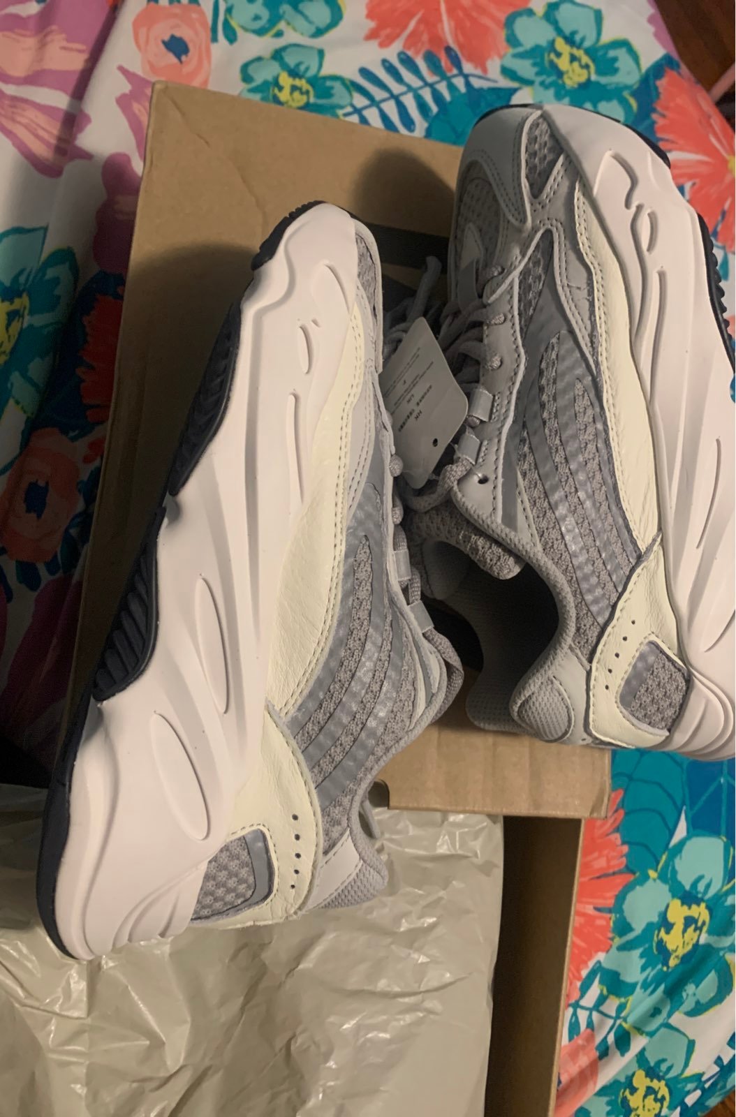 Yeezy Adidas 700 V2 in Static