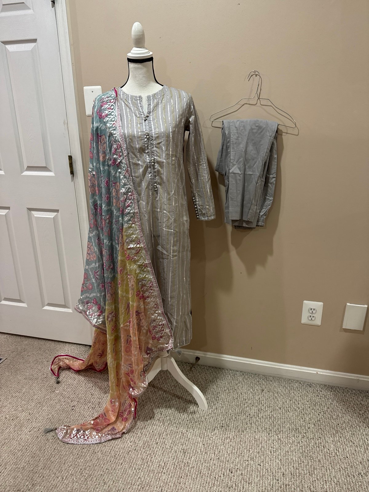 Pakistani Indian suit