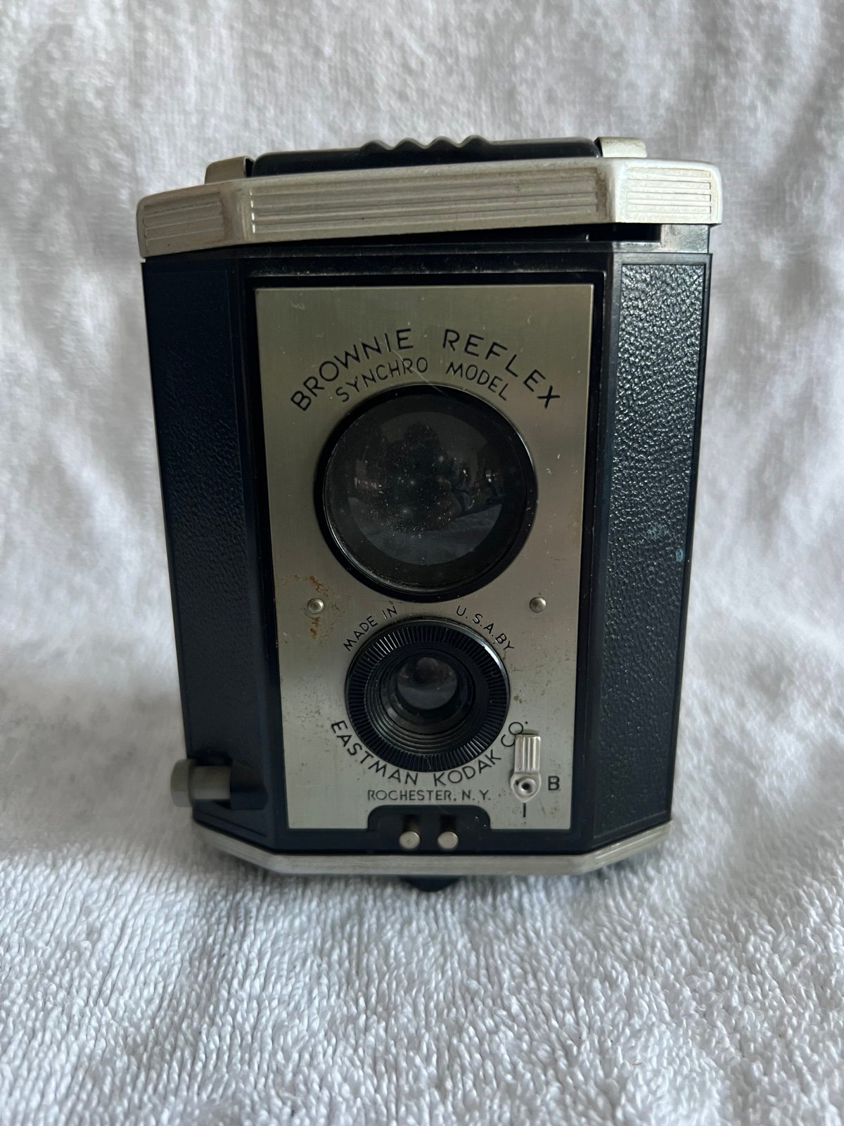 Vintage 1940's Kodak Brownie Reflex Synchro film Camera
