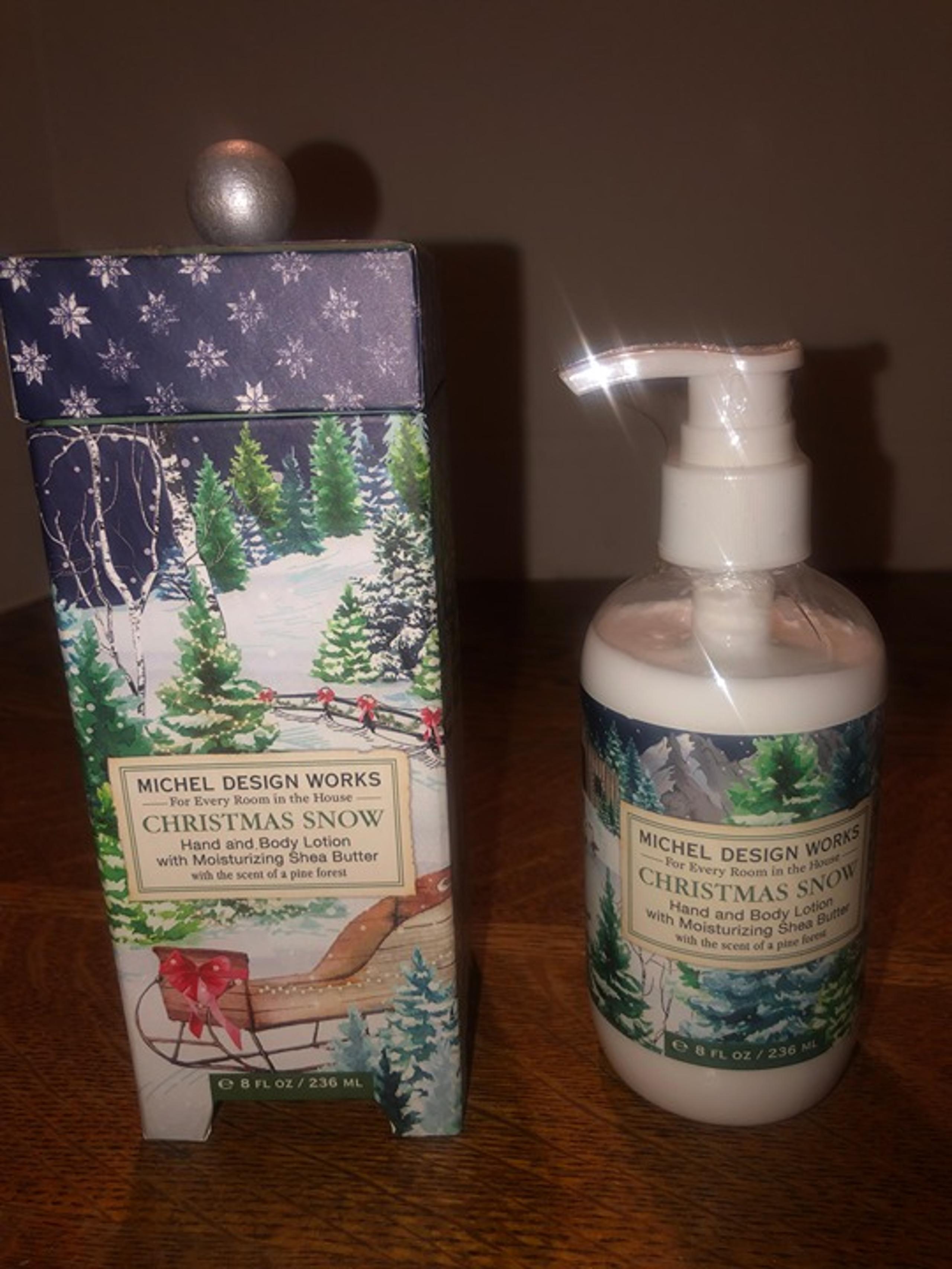 New Michael Design Works Christmas Snow Hand & Body Lotion-Pine Forest-Gift Box