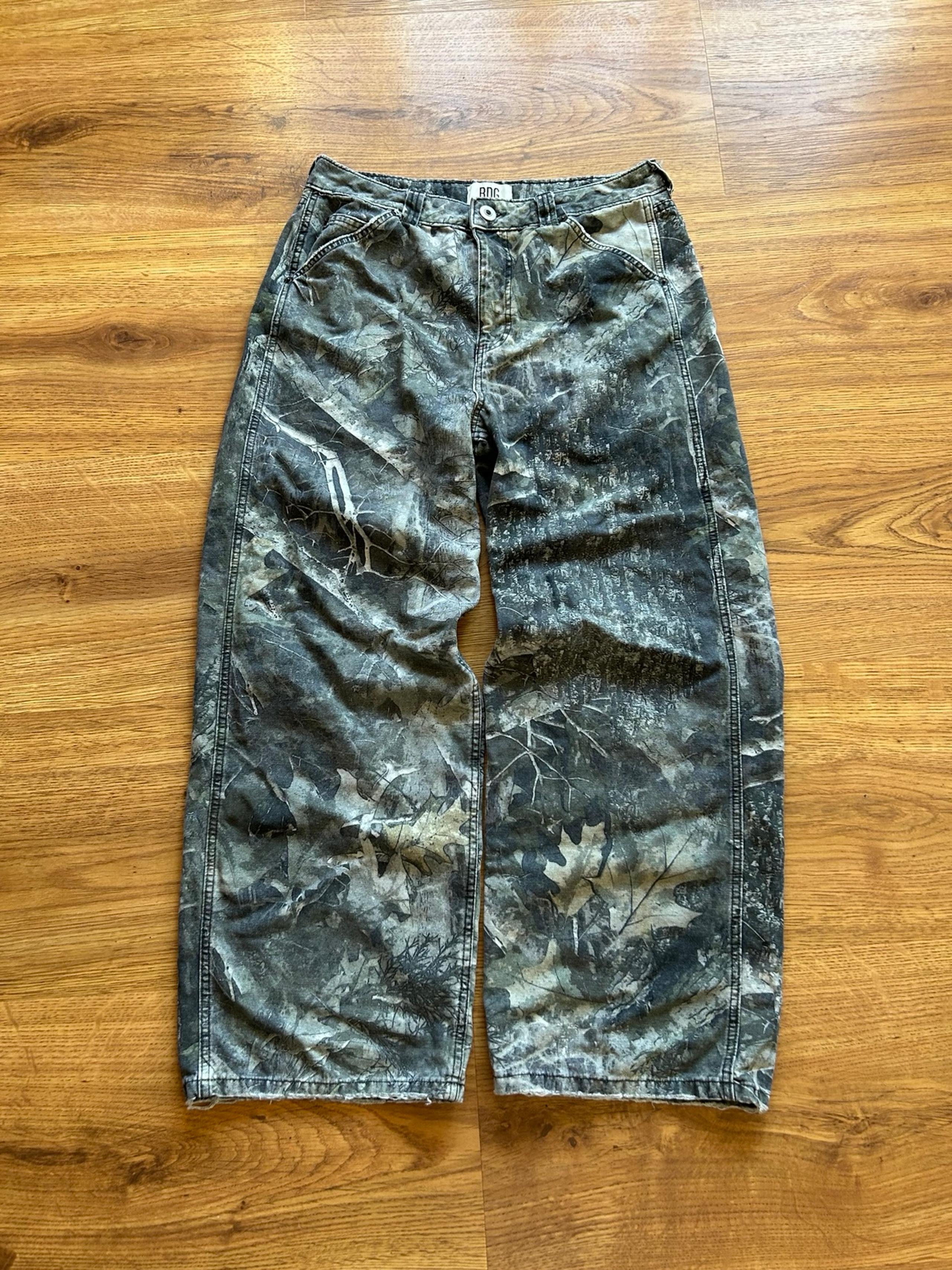 BDG Baggy Realtree Camo Jeans Unisex Distressed