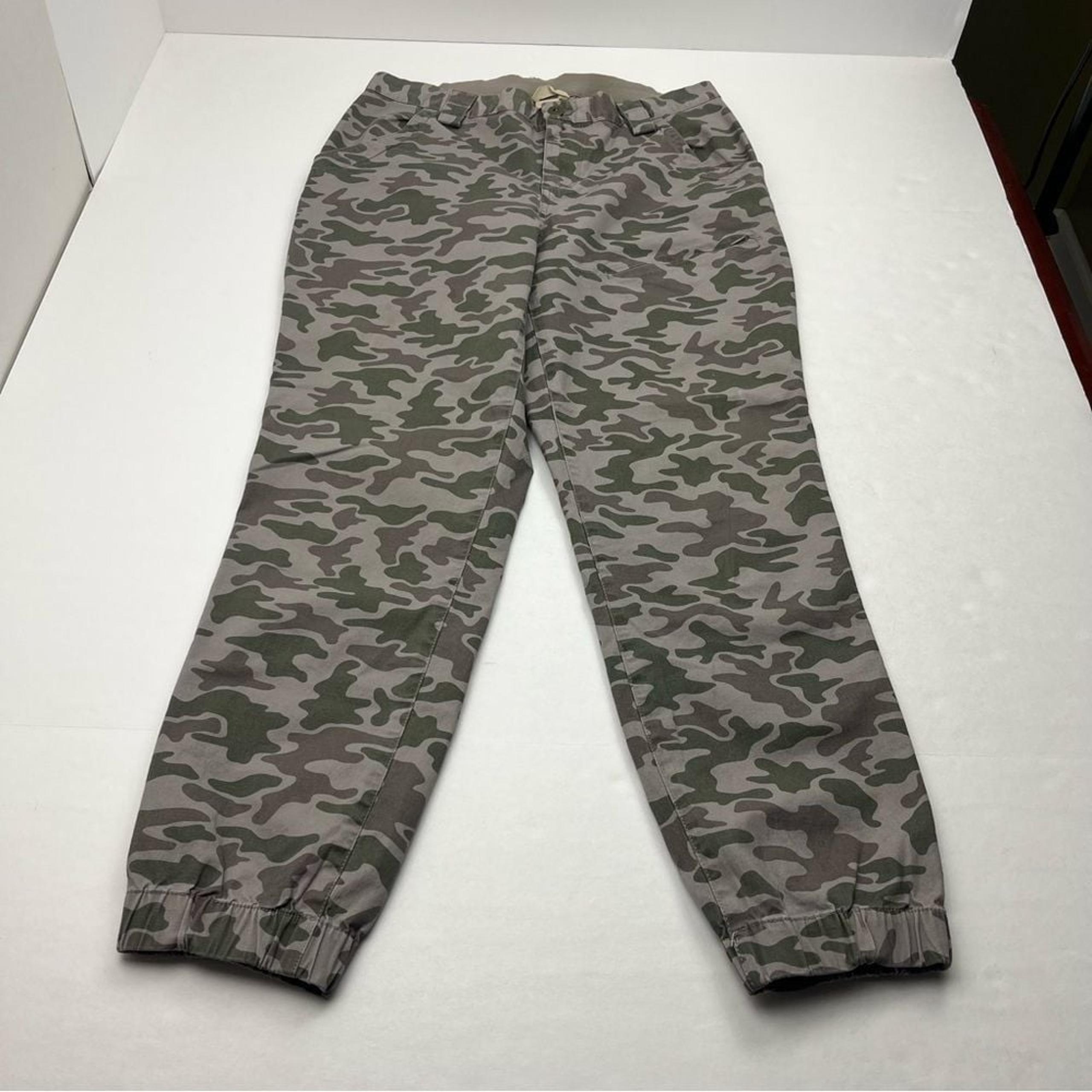 Duluth Trading Co. Green Camo Camouflage Jogger Pant Womens Size 8 Elastic Waist
