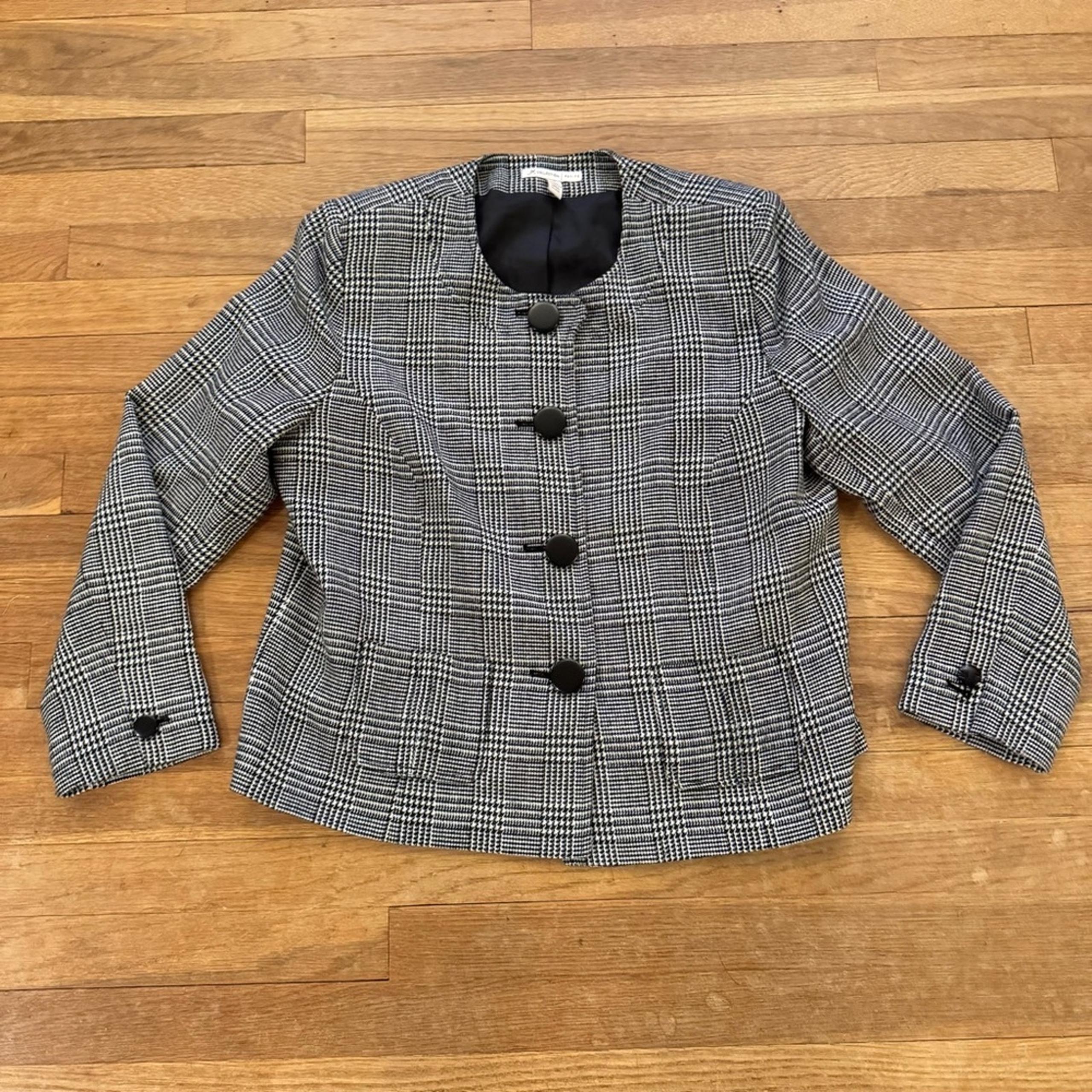 JM Collection black white houndstooth four button jacket size 16P
 b4