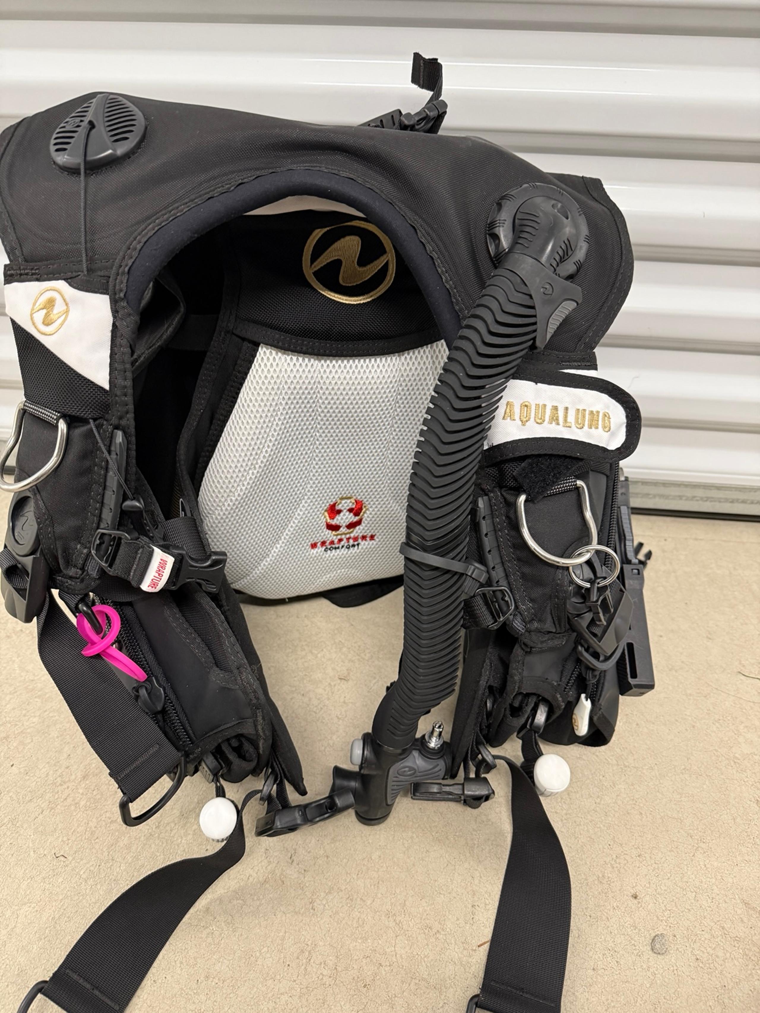 Womens Aqualung Axiom BCD M scuba Diving
