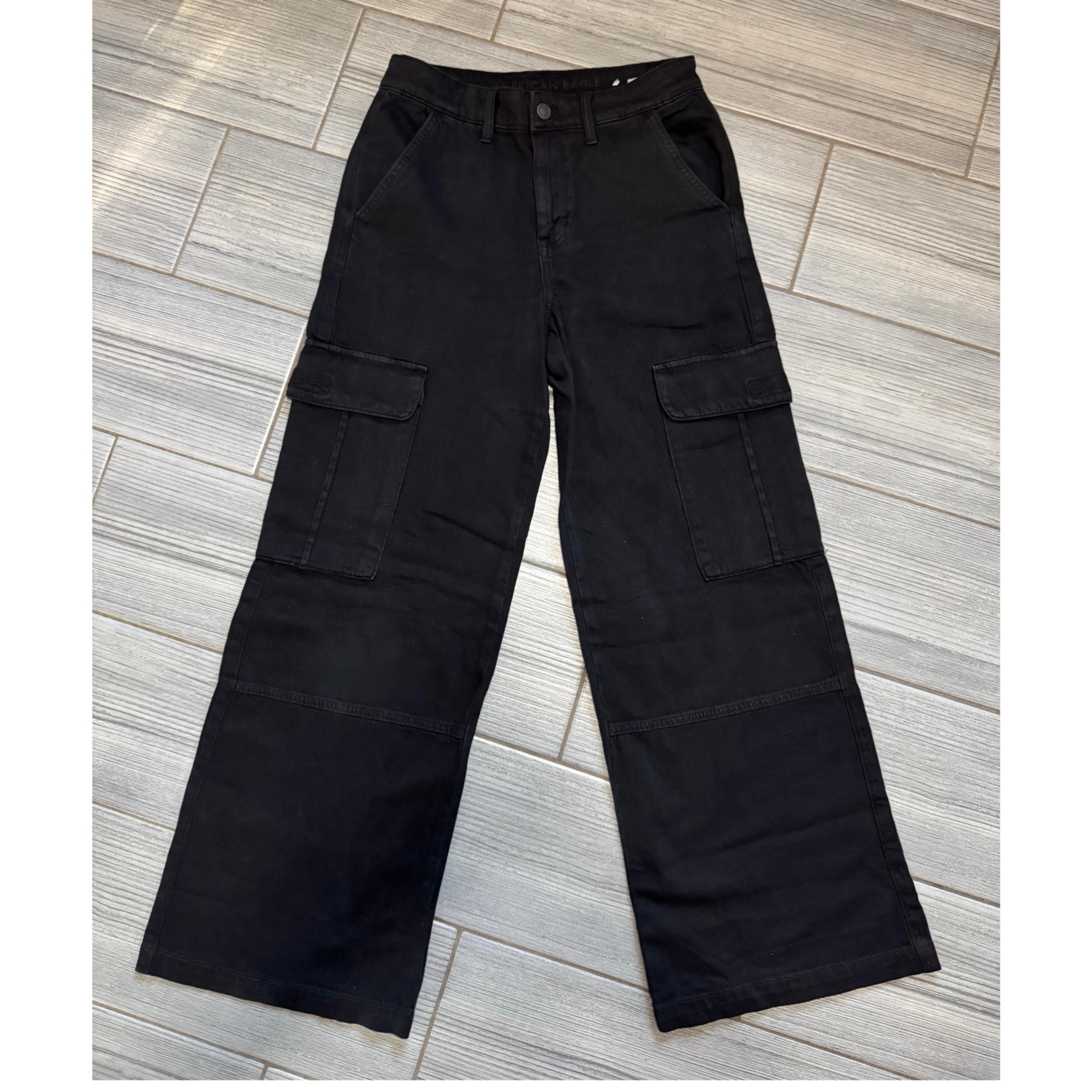 American Eagle - High Rise Baggy Wide leg black jeans size 2 Short