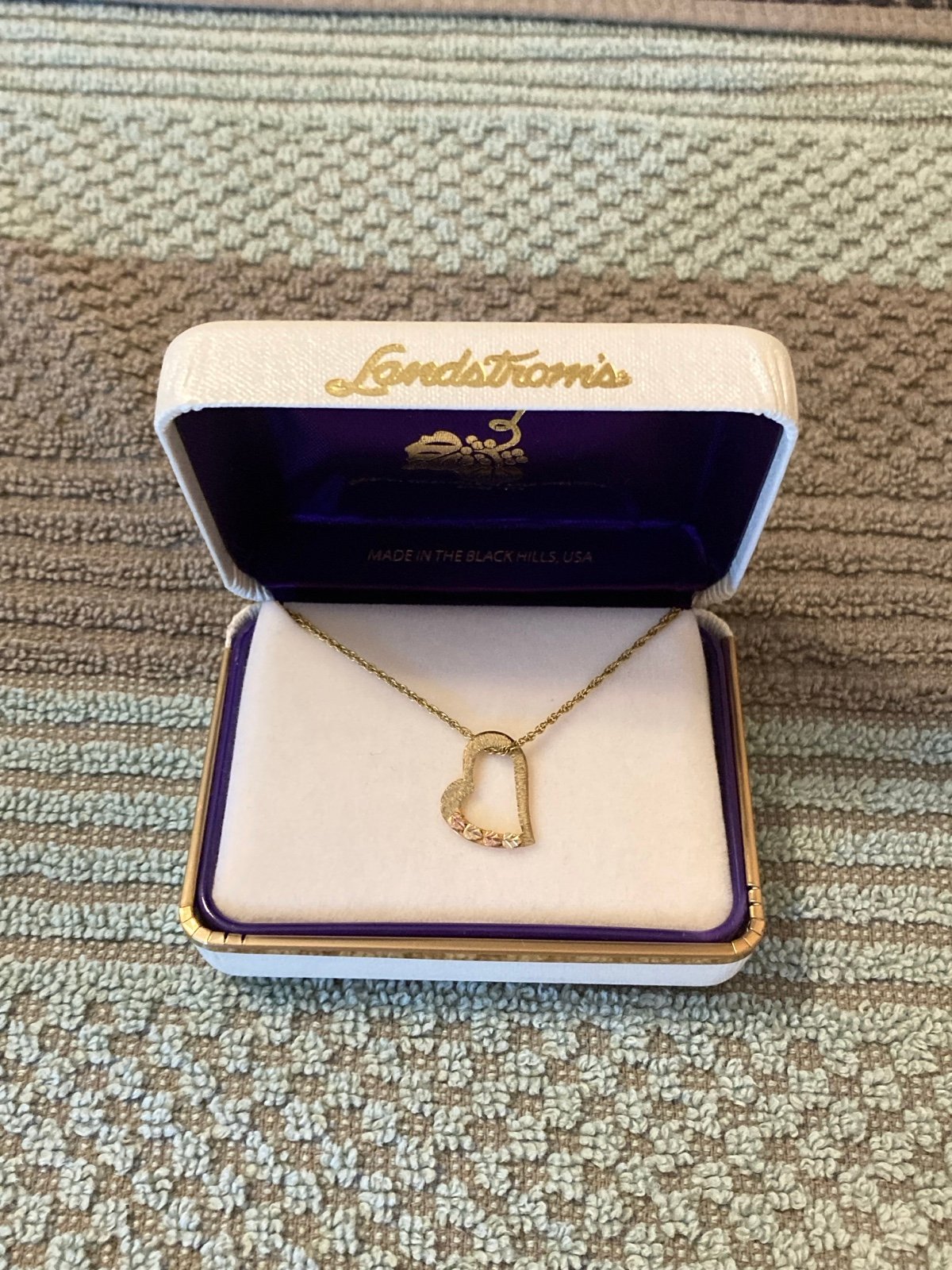 Solid 10kt gold black hills gold heart shaped pendant and necklace !
