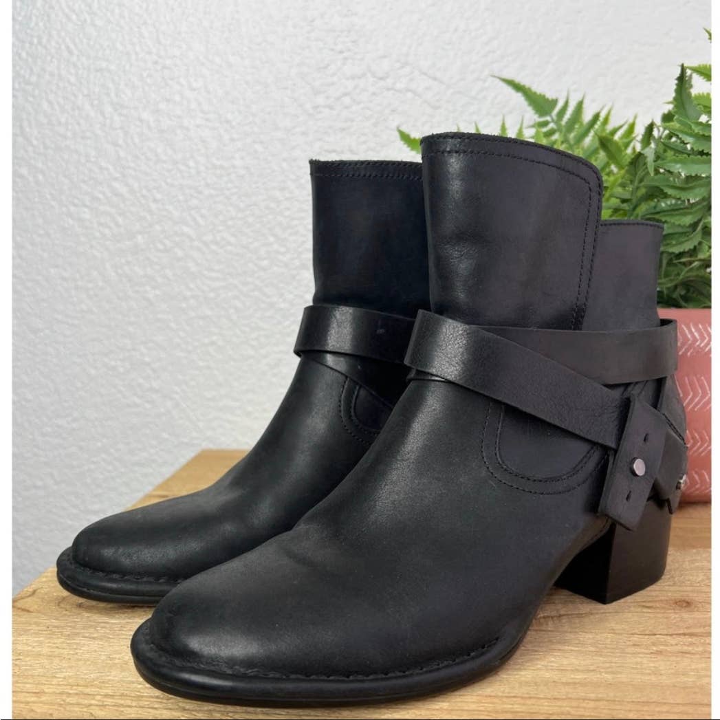 UGG Australia Split Leather Shoes | Mercari