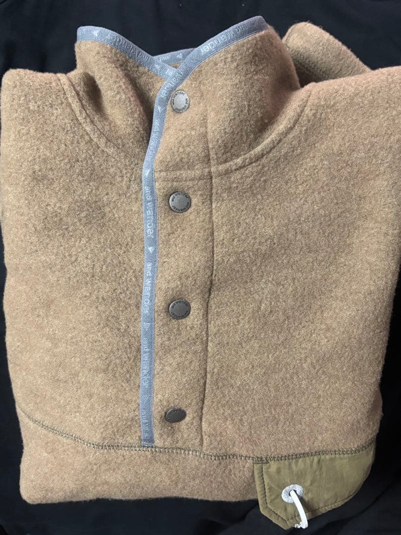 Excellent Condition! Sold Out! and wander Wool Fleece Pullover