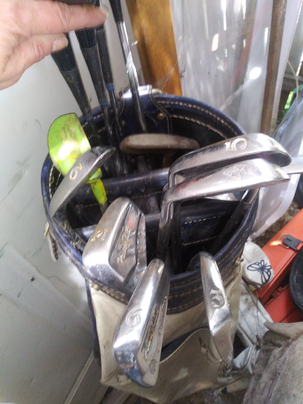 Countess powerbilt golf clubs and bag
