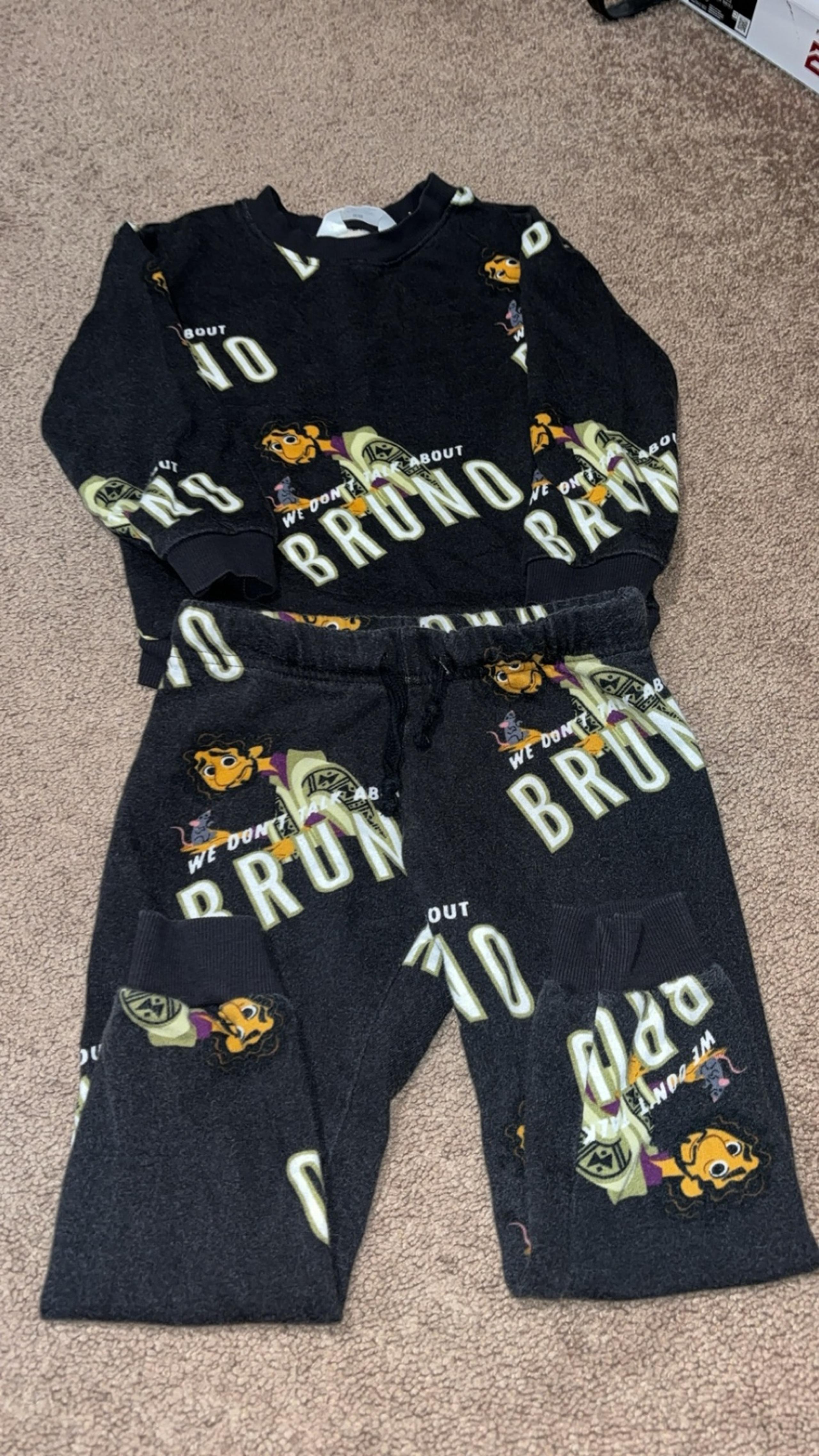 H&M BRUNO 2 PIECE SET SIZE 4/5 YEARS