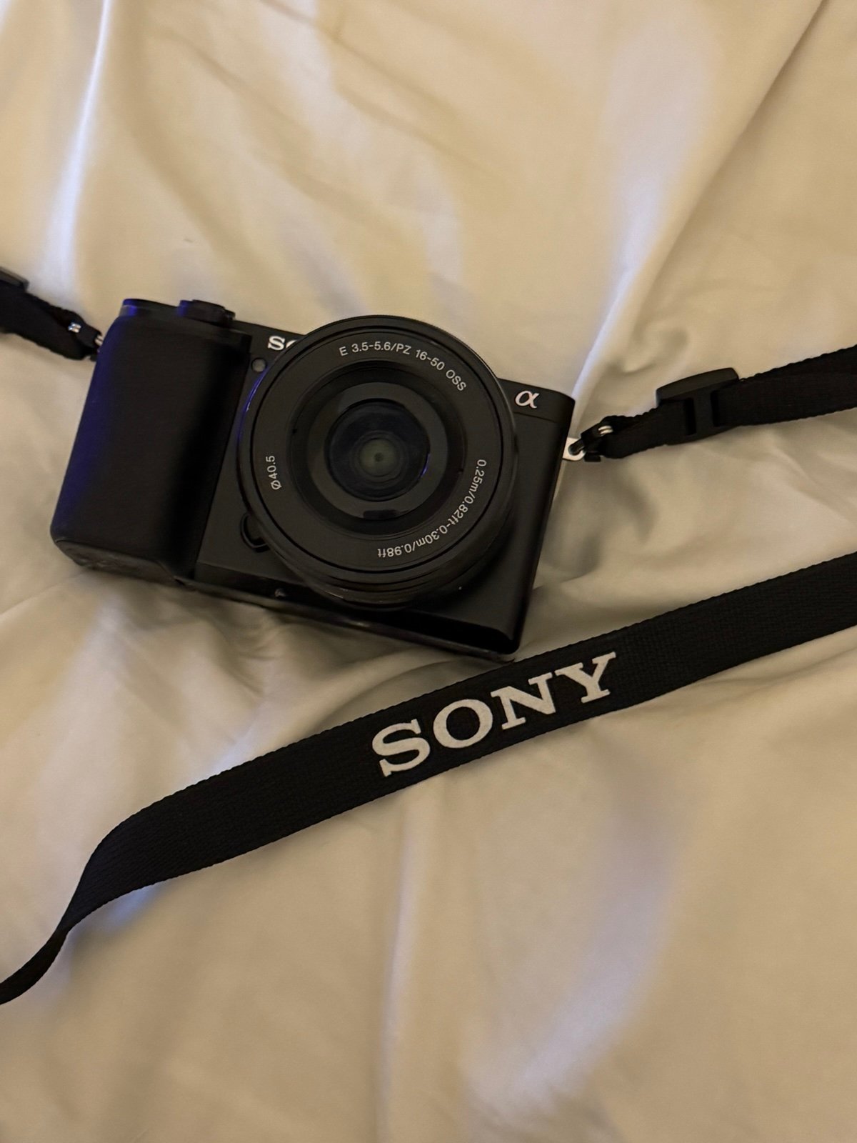 Sony 6100 Mirrorless (used)