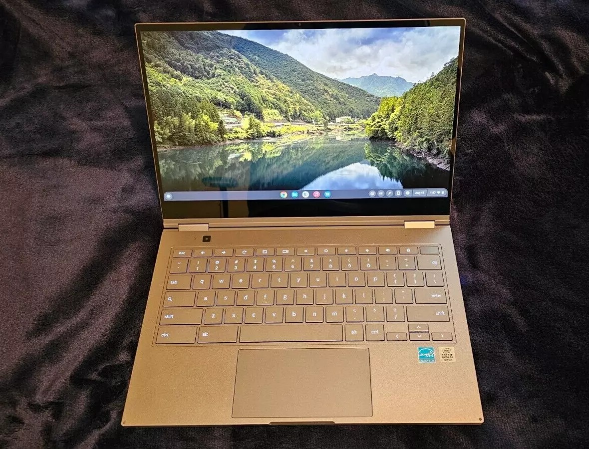 Samsung Galaxy ChromeBook 4K Grey + Extras