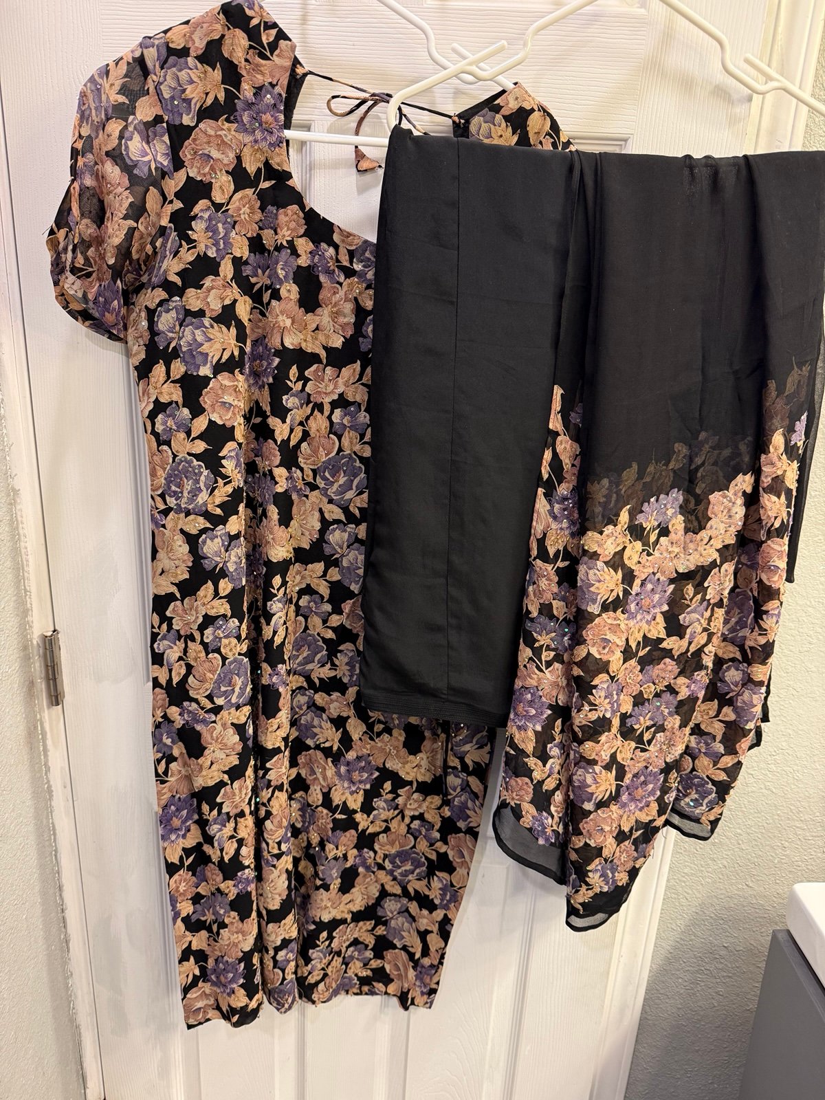Indian Punjabi/ Pakistani women shalwar suit
