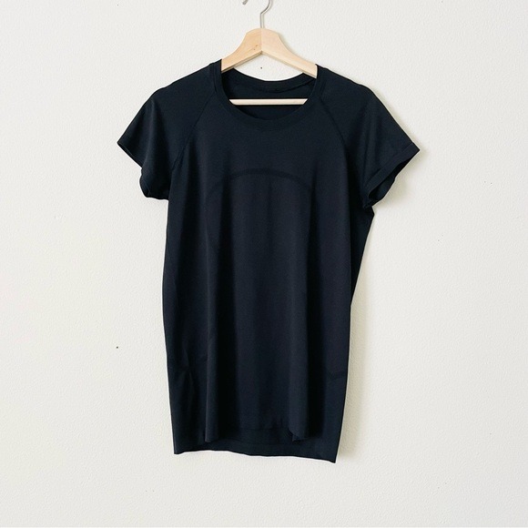 Lululemon SIZE 12 Swiftly Tech 2.0 short sleeve hip length top in black