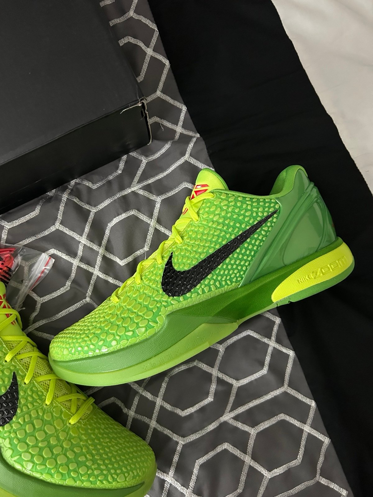 Kobe 6 Grinch size 13