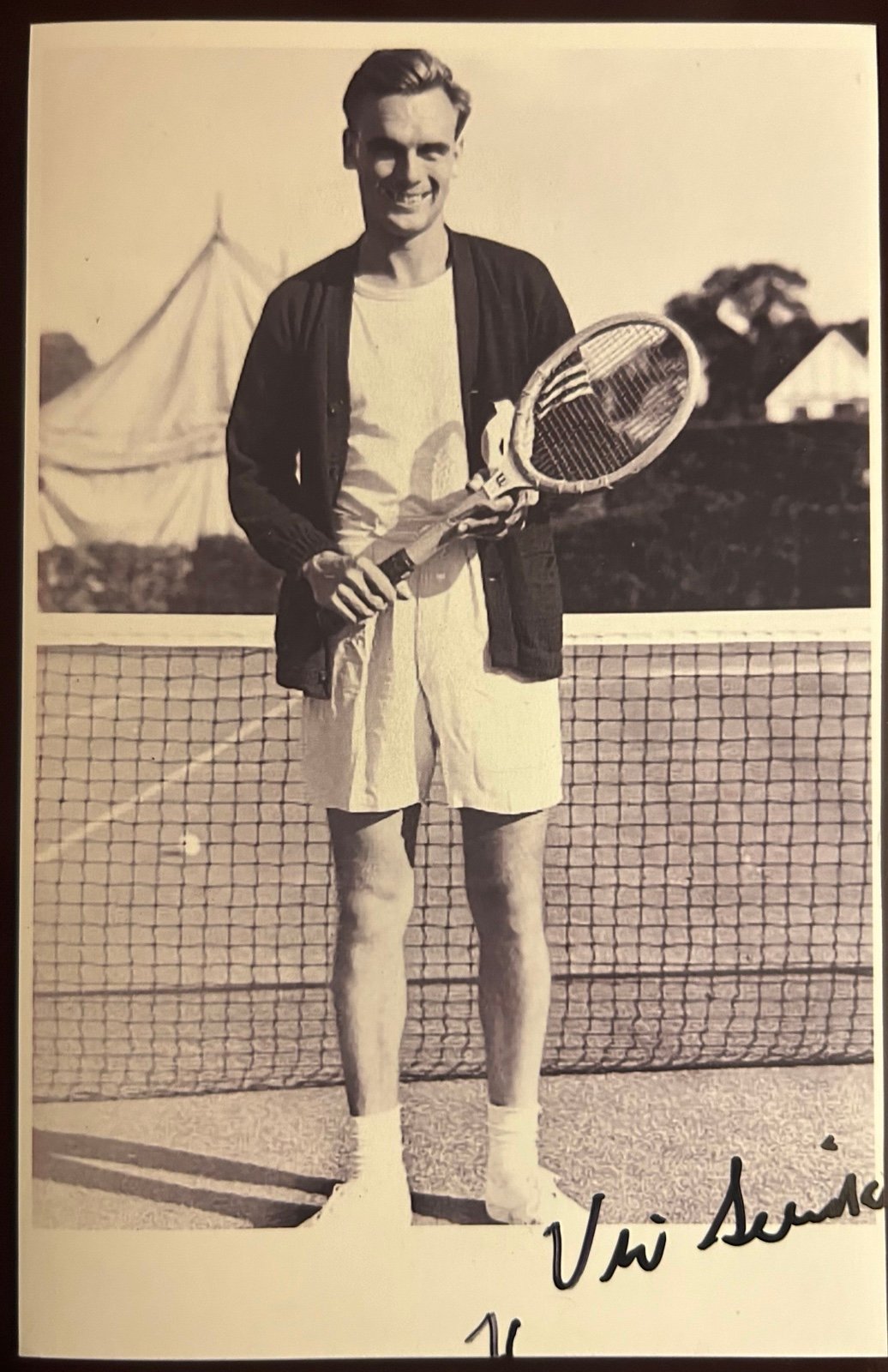 VIC SEIXAS AUTOGRAPHED PHOTO!!! - TENNIS LEGEND & HALL OF FAME’R!!! - NICE!!!