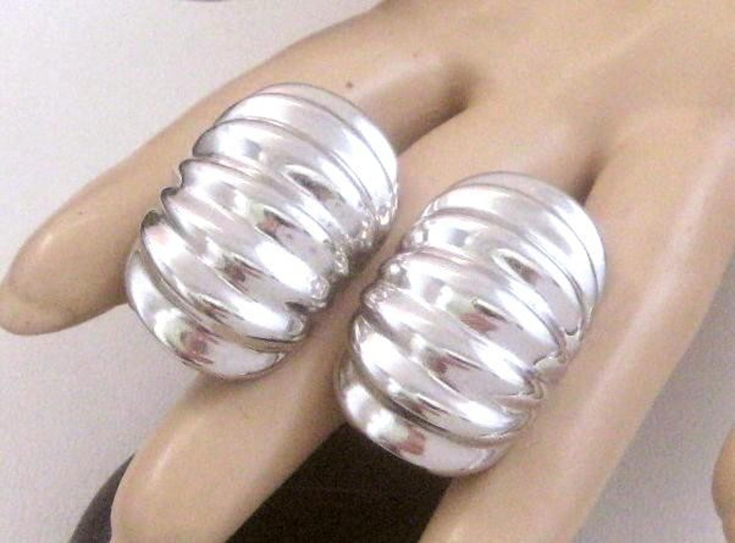 GIVENCHY Paris New York Chunky shrimp Earrings clips silvertone