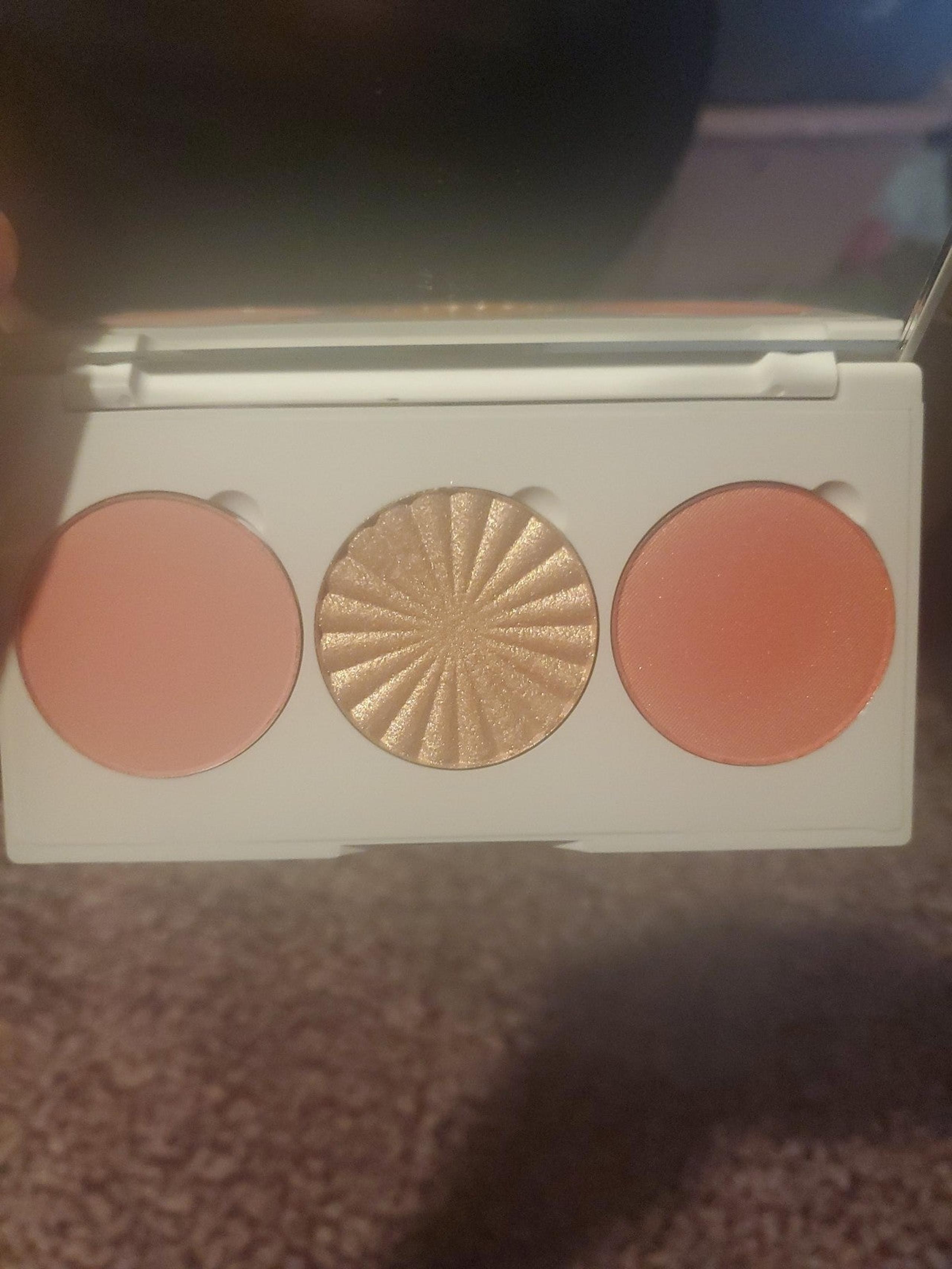 Ofra Sitting pretty Blush and highlight