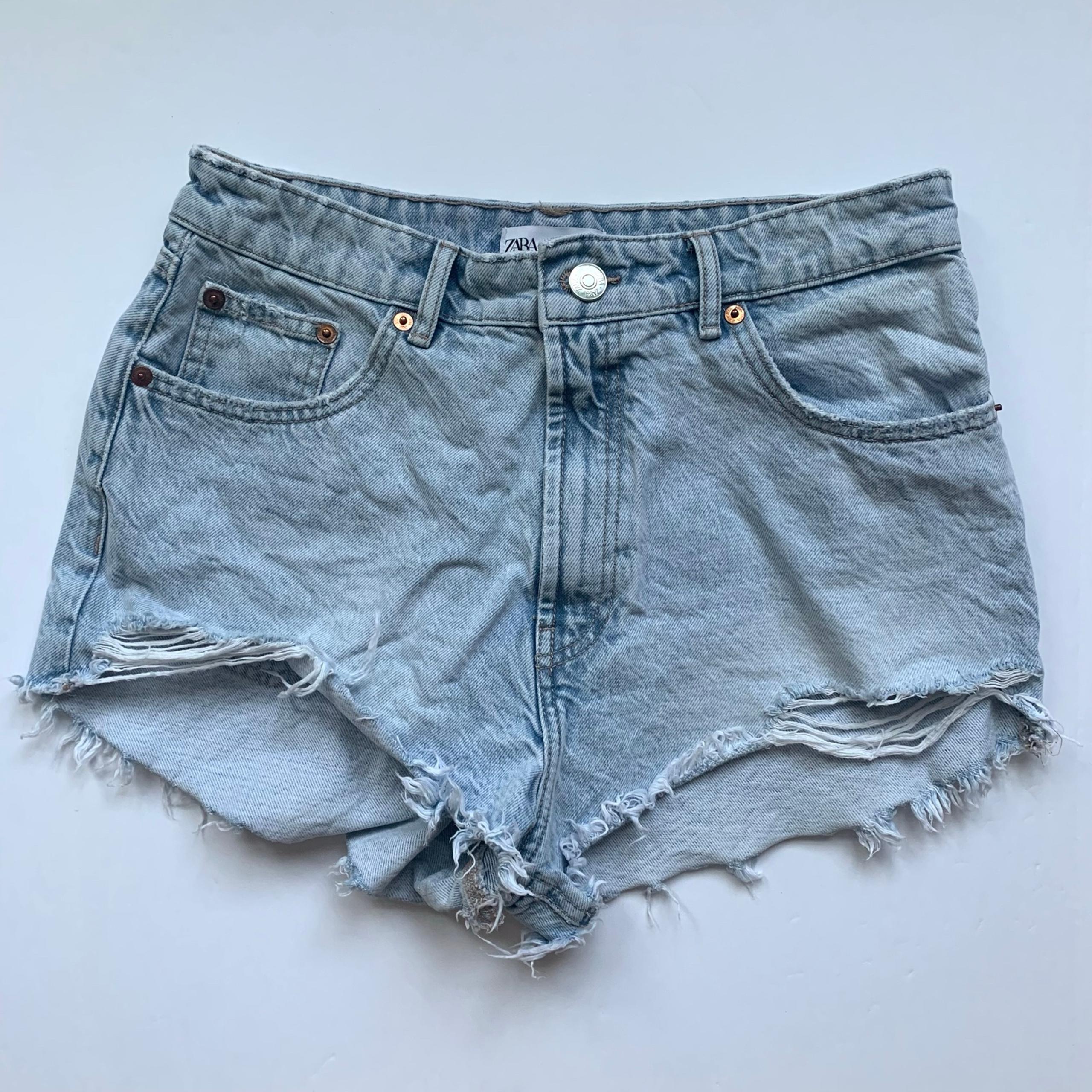 Zara light wash cutoff denim jean shorts womens size 8 lightly ripped
