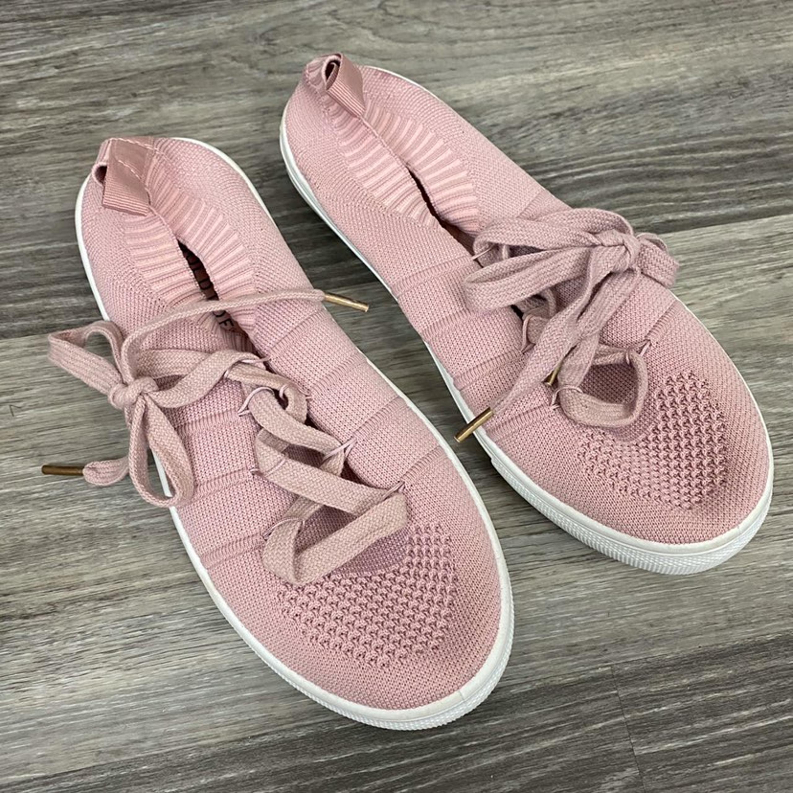 Goldtoe Mauve colored Sneakers, Size 7