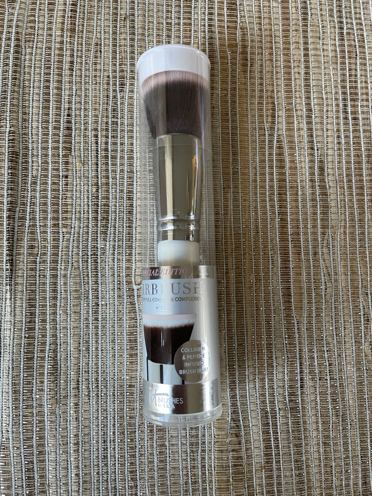 It Cosmetics Brush 136