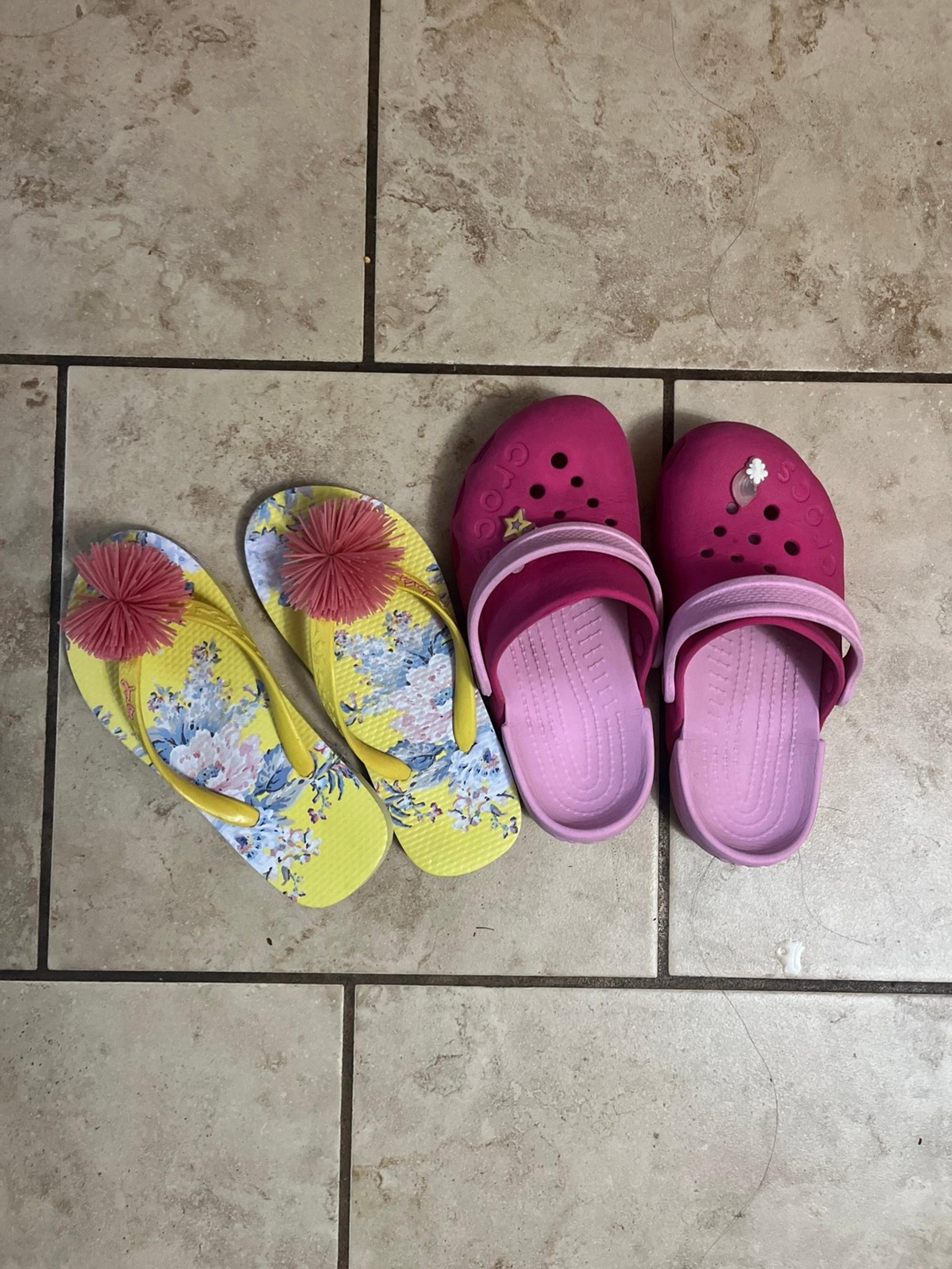 Crocs Electro Clogs Kids Dual Tone Water Shoes size 12 Joules sandals