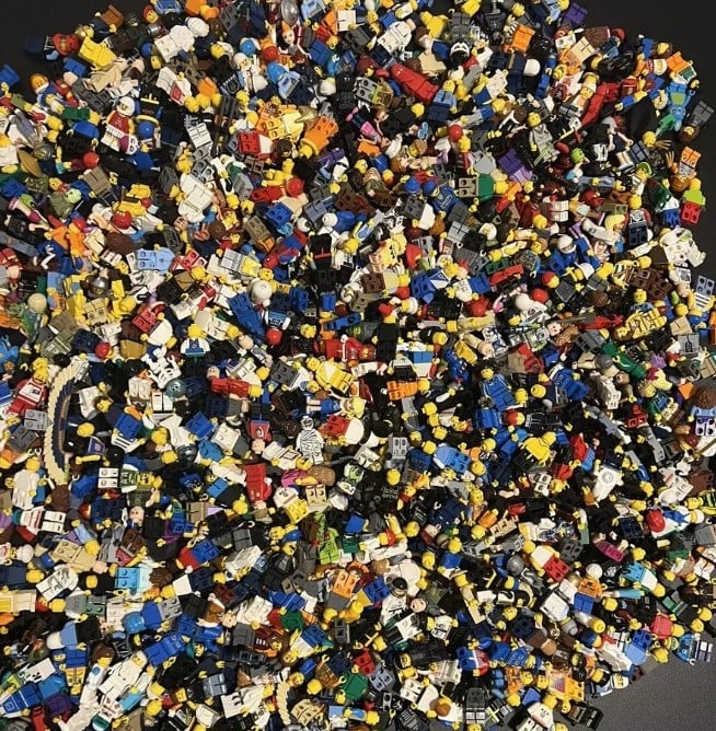 LEGO Minifigures Bulk Lot of 30 | Random Themes FAST SHIPPING