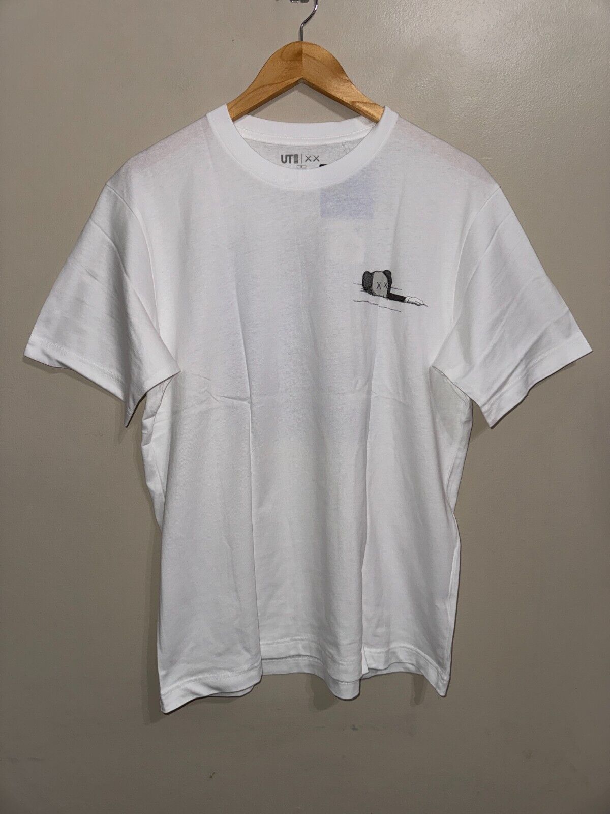 Uniqlo UT x Kaws Short Sleeve Graphic T-Shirt 2023 White And Blue Mens L NEW