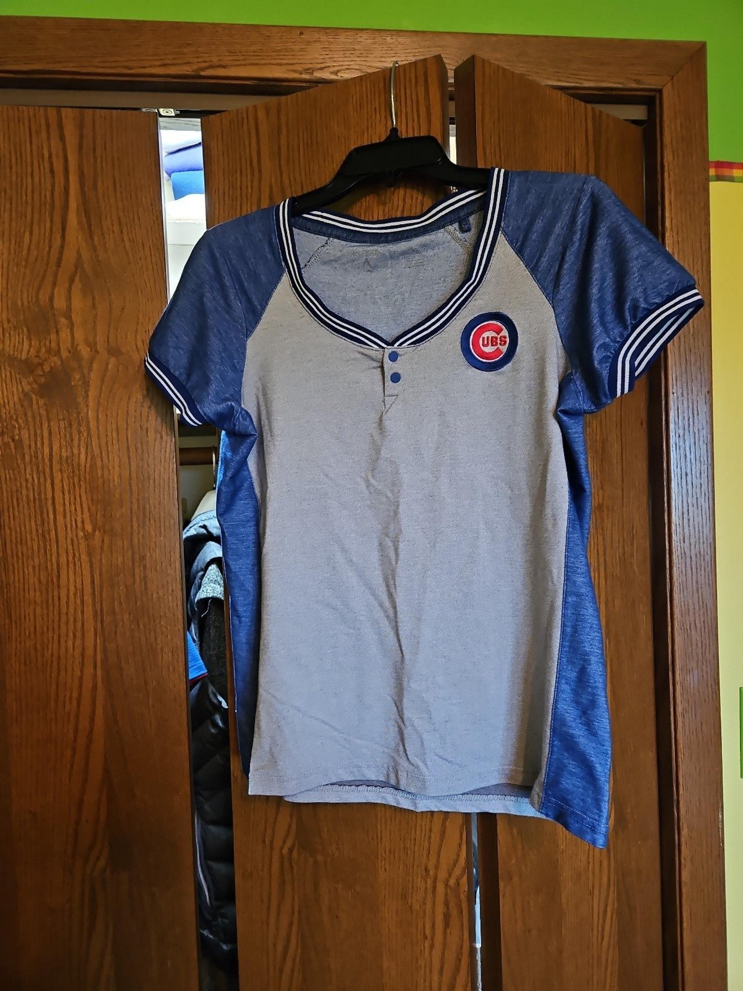 Women's Cubs scoop neck shirt size L