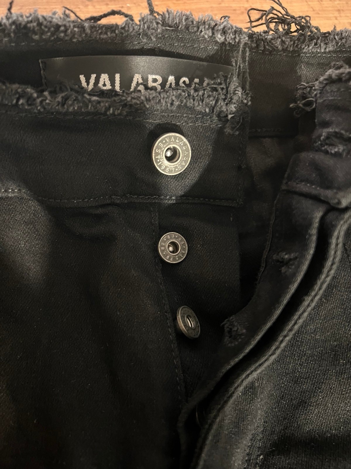 MEN’S VALABASAS JEANS BUTTON UP CLOSURE SIZE 32 NEW (TRIED ON) 125 obo