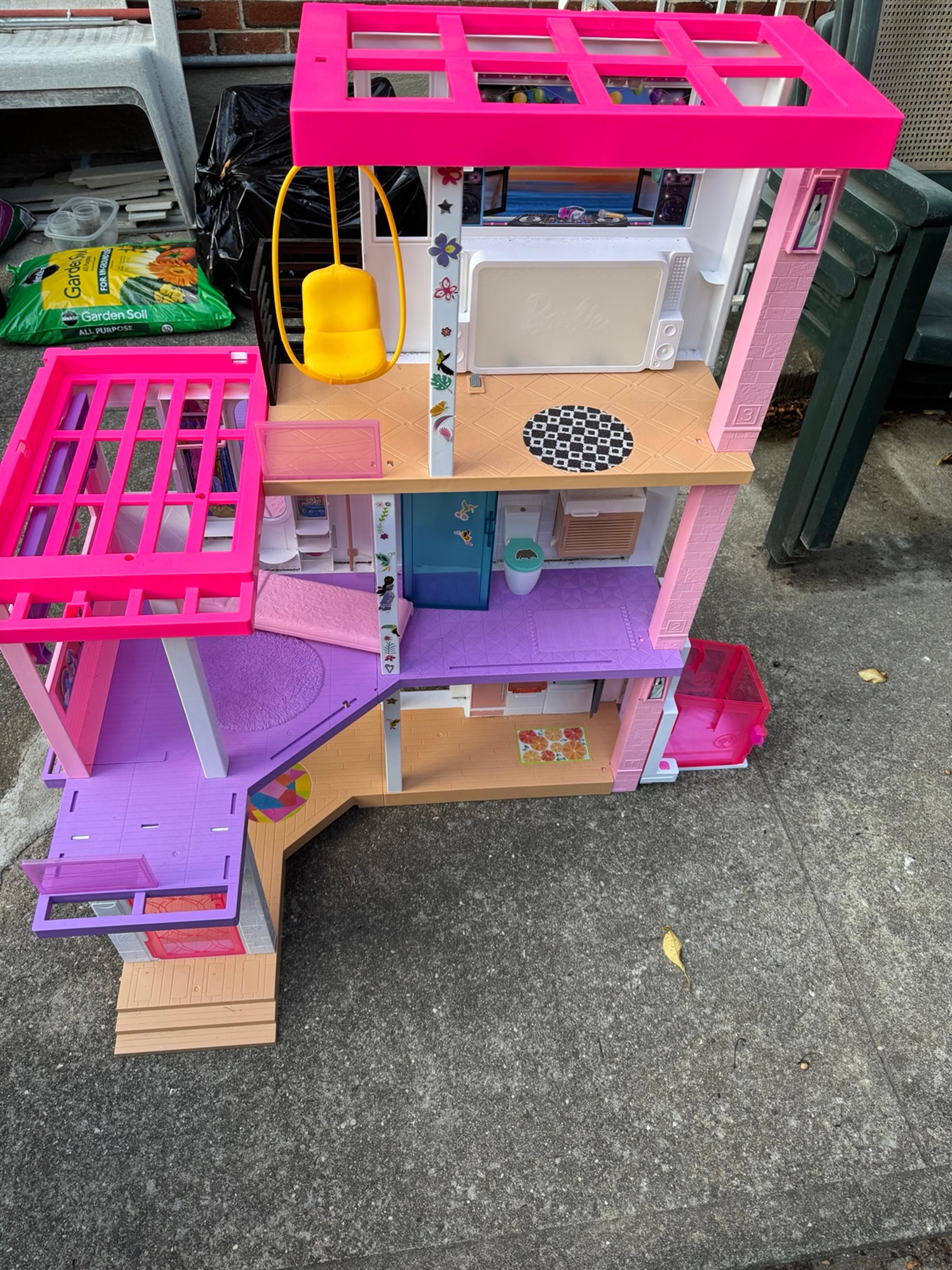 Barbie Dreamhouse (3.75-ft) 3-Story Dollhouse Playset