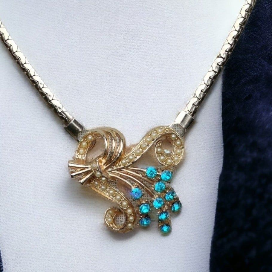 Vintage 50s aqua teal rhinestone pendant necklace